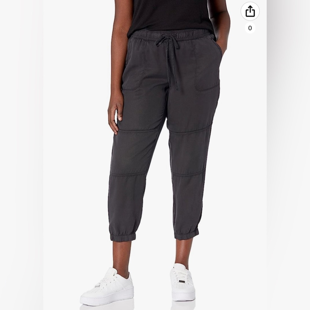 Daily Ritual Jogger. NWT